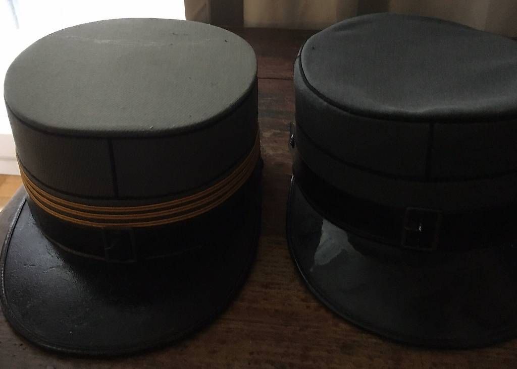 Uniformi: Militärhüte antik Polizeihut – Usato da Boll venduto da SIRIUSELIA 2