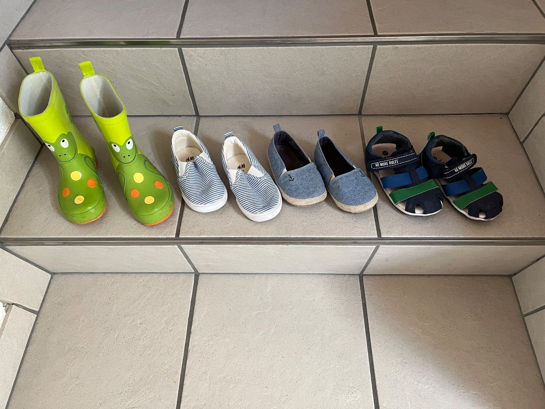 Scarpe per ragazzi: Schuhe Gr. 22, Sommer – Usato da Thörigen venduto da nic_kf6l