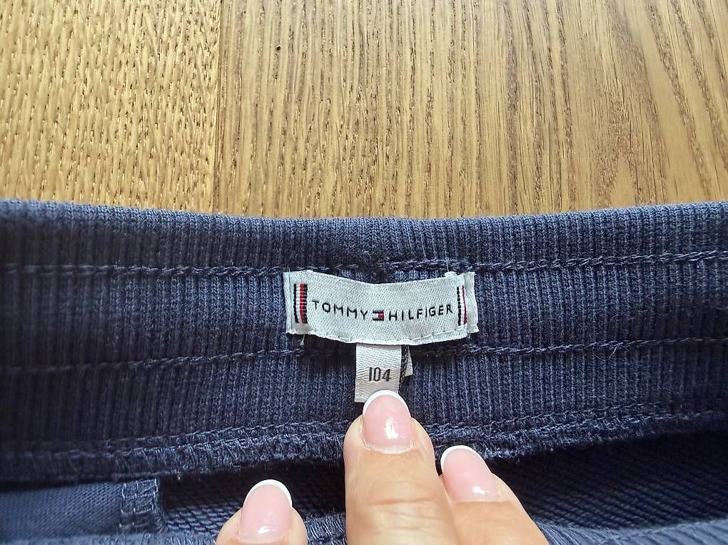 Tommy Hilfiger Pantaloni: Hilfiger Hosen Gr. 104 – Nuovo (secondo la descrizione) da Wangen SZ venduto da Zimmone 3