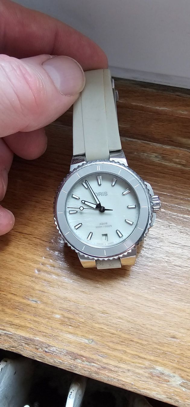 Oris Orologi: Oris Aquis beige 36,5 mm mit 2 Bänder – Usato da Oensingen venduto da Nusadua 4