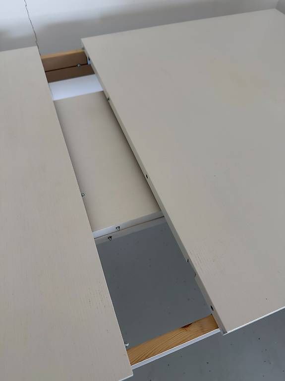 Ikea Tavoli: Table à  rallonge Ikea, 140/196x85 – Usato da Le Lignon venduto da EAS 4