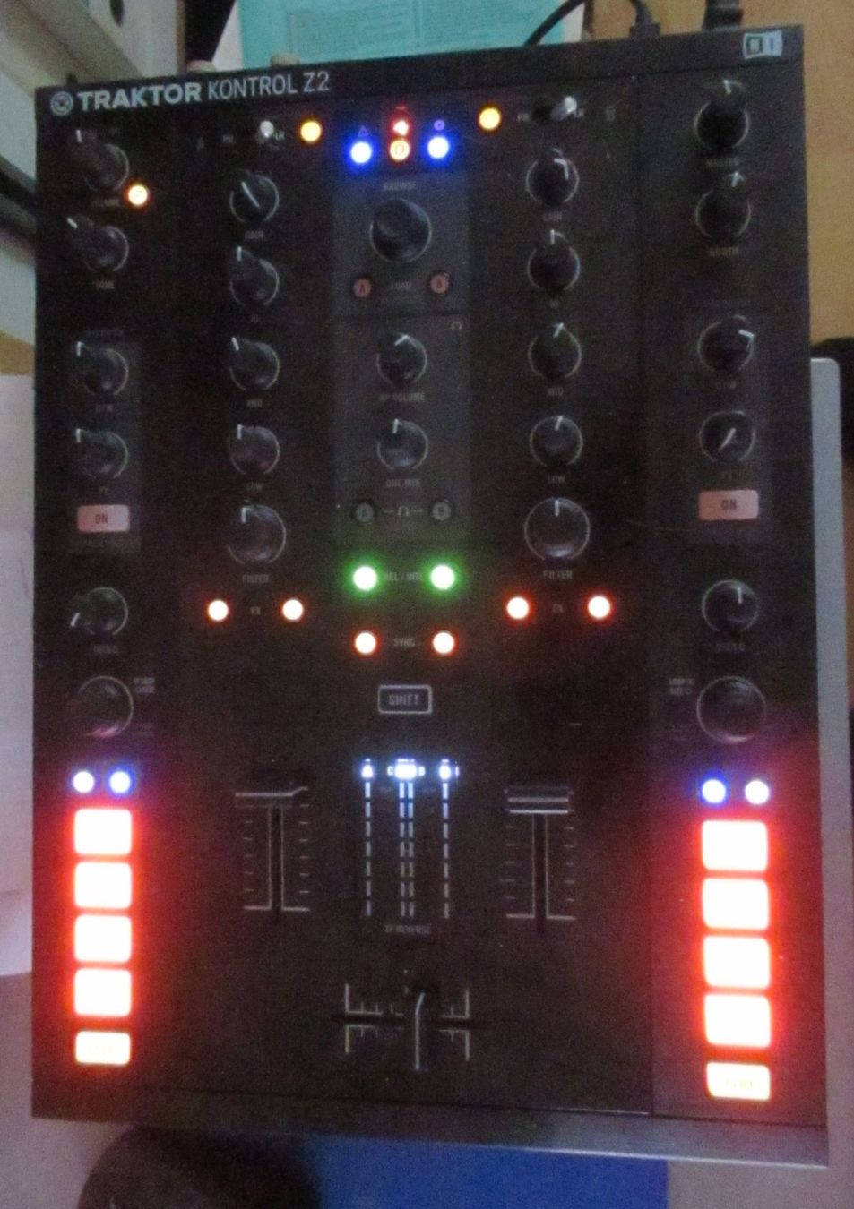 Traktor Console di mixaggio: Traktor Kontrol Z2 Native Instruments – Usato da Männedorf venduto da livesteam 6