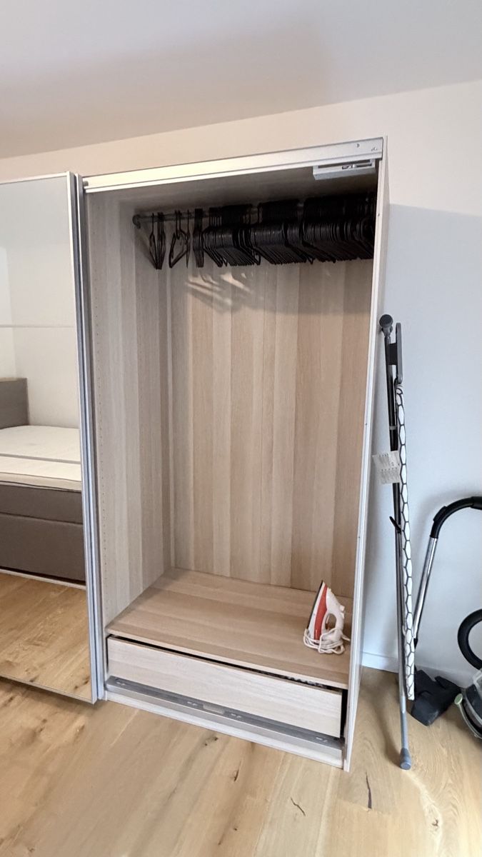 Ikea Armadi: Kleiderschrank mit Spiegelschiebetüren – 2-türig – Usato da Küsnacht ZH venduto da 36b_rf9h 1