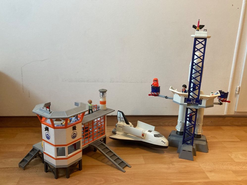 Playmobil fusée et poste de secours