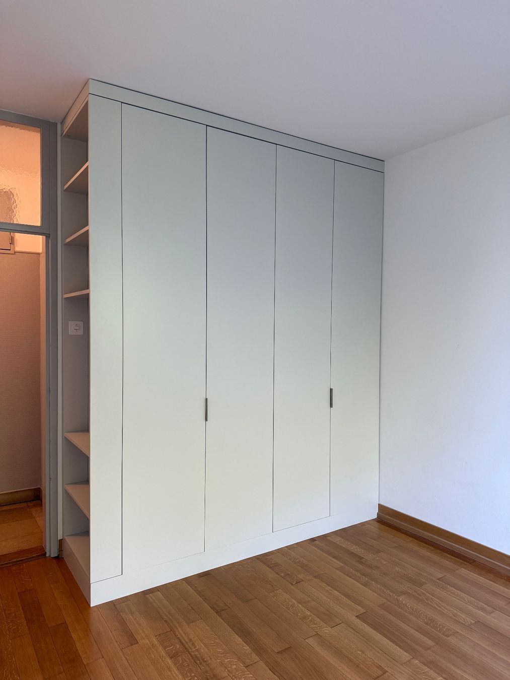 Schränke: Hochwertiger Schreiner-Einbauschrank – Gebraucht aus Basel von AnnaSalvioni