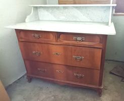 Commode ancienne en bois avec plateau en marbre, vintage