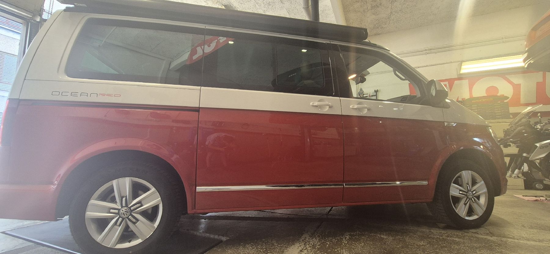 VW Veicoli da campeggio: vw t6 california ocean red – Usato da Carouge GE venduto da AutoMotoDrize 1