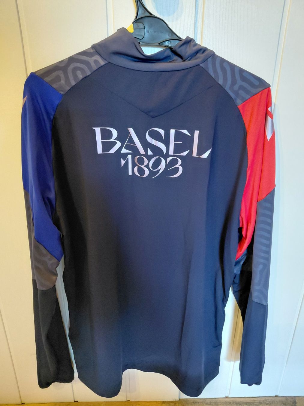 Canottiere & Pantaloni: FC Basel Trainings Shirt – Usato da Roggwil BE venduto da Schlifer01 1