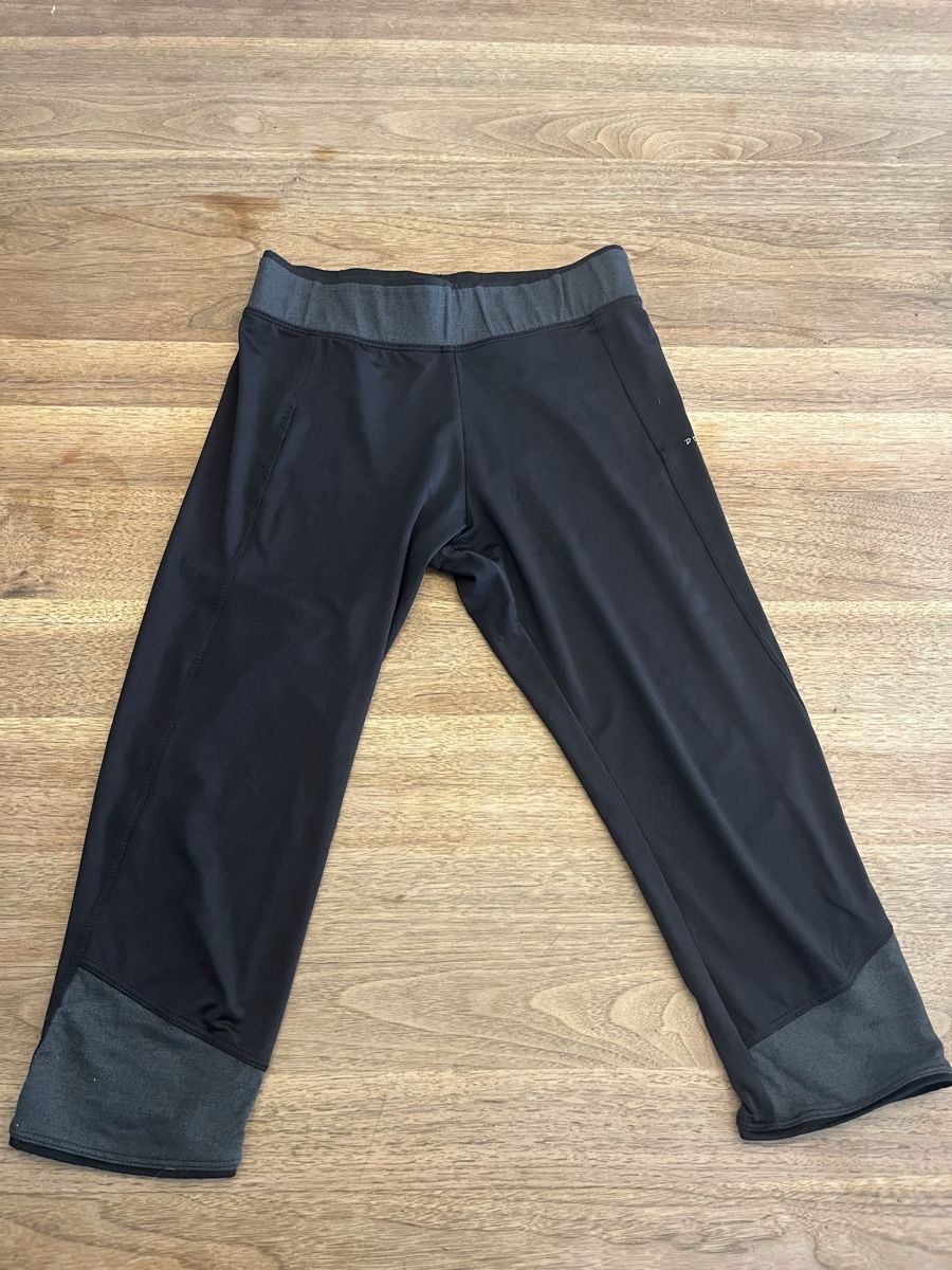 Lotti di vestiti: Sportkleidung Grösse S-M – Usato da Weesen venduto da D0101D 1