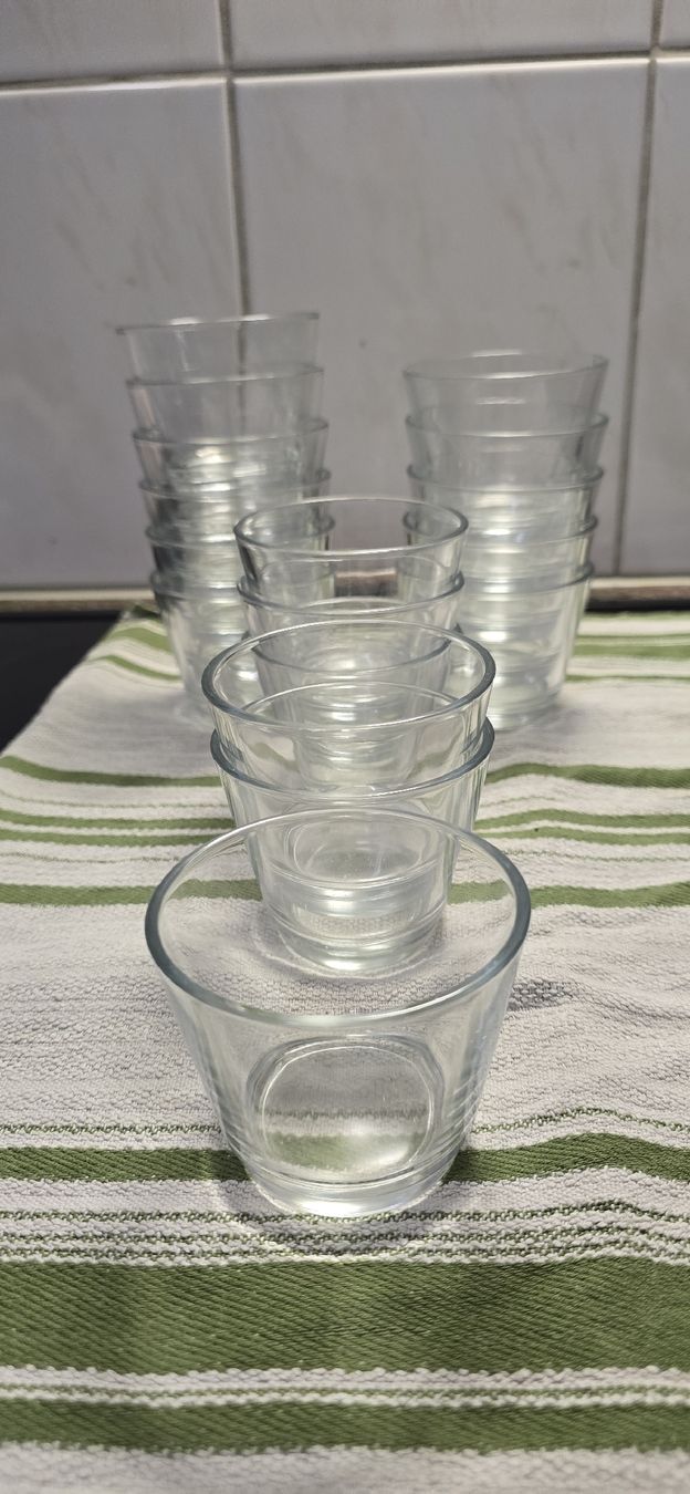 Ikea Tutte le decorazioni: 17x Ikea Kerzen/Trinkgläschen – Usato da Geuensee venduto da Megi45