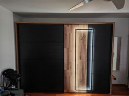 SIRIUS CROWN Schwebetürenschrank mit LED 281 cm