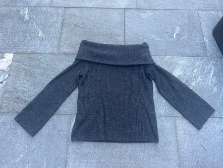 Dunkelgrauer Pullover offshoulder, Size XS-M
