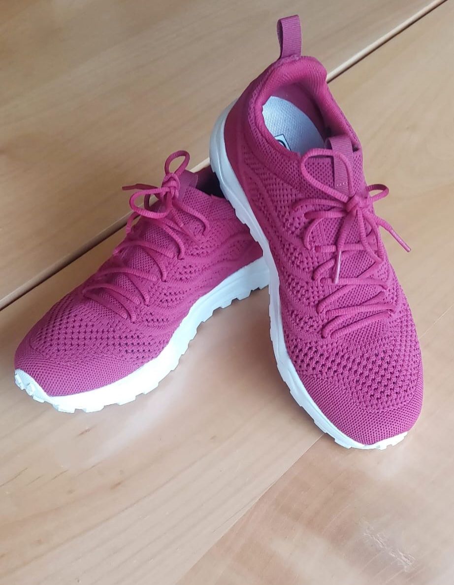 Scarpa Scarpe da donna: La Scarpa shoes – Nuovo (secondo la descrizione) da La Punt Chamues - ch venduto da _lau_