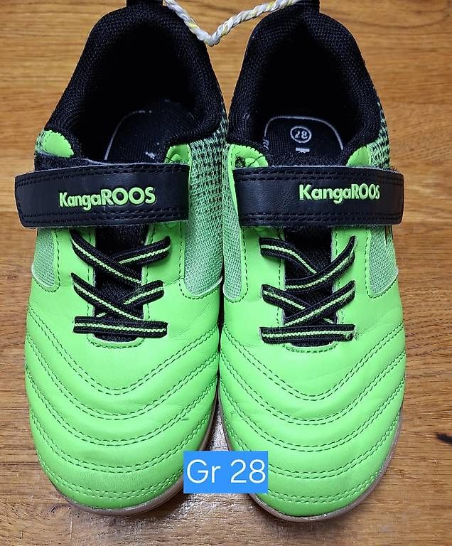 Scarpe per ragazzi: Hallenturnschuhe Gr 28 – Usato da Büttikon AG venduto da Swisslady_1