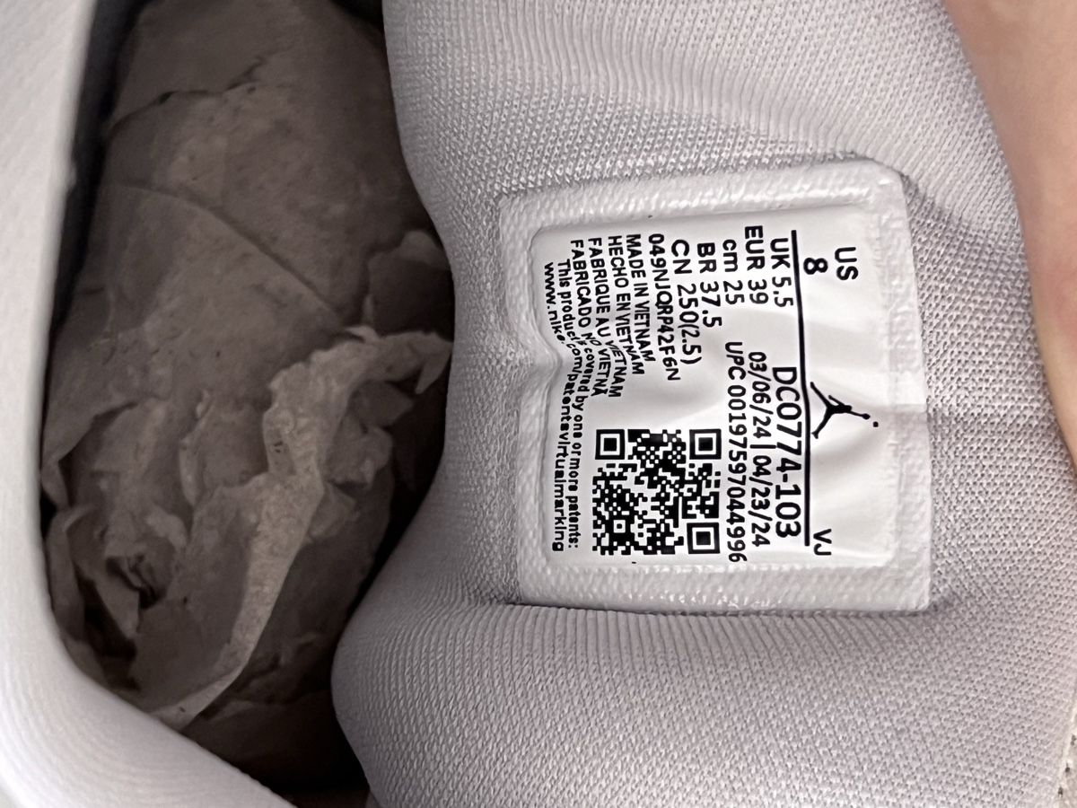 Nike Chaussures hommes: Air Jordan 1 "Coconut Milk" – Neuf (Voir description) à Charmey (Gruyère) par ya_12 3