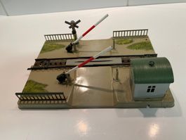 Märklin mechanischer Bahnübergang 7054 neuwertig in OVP