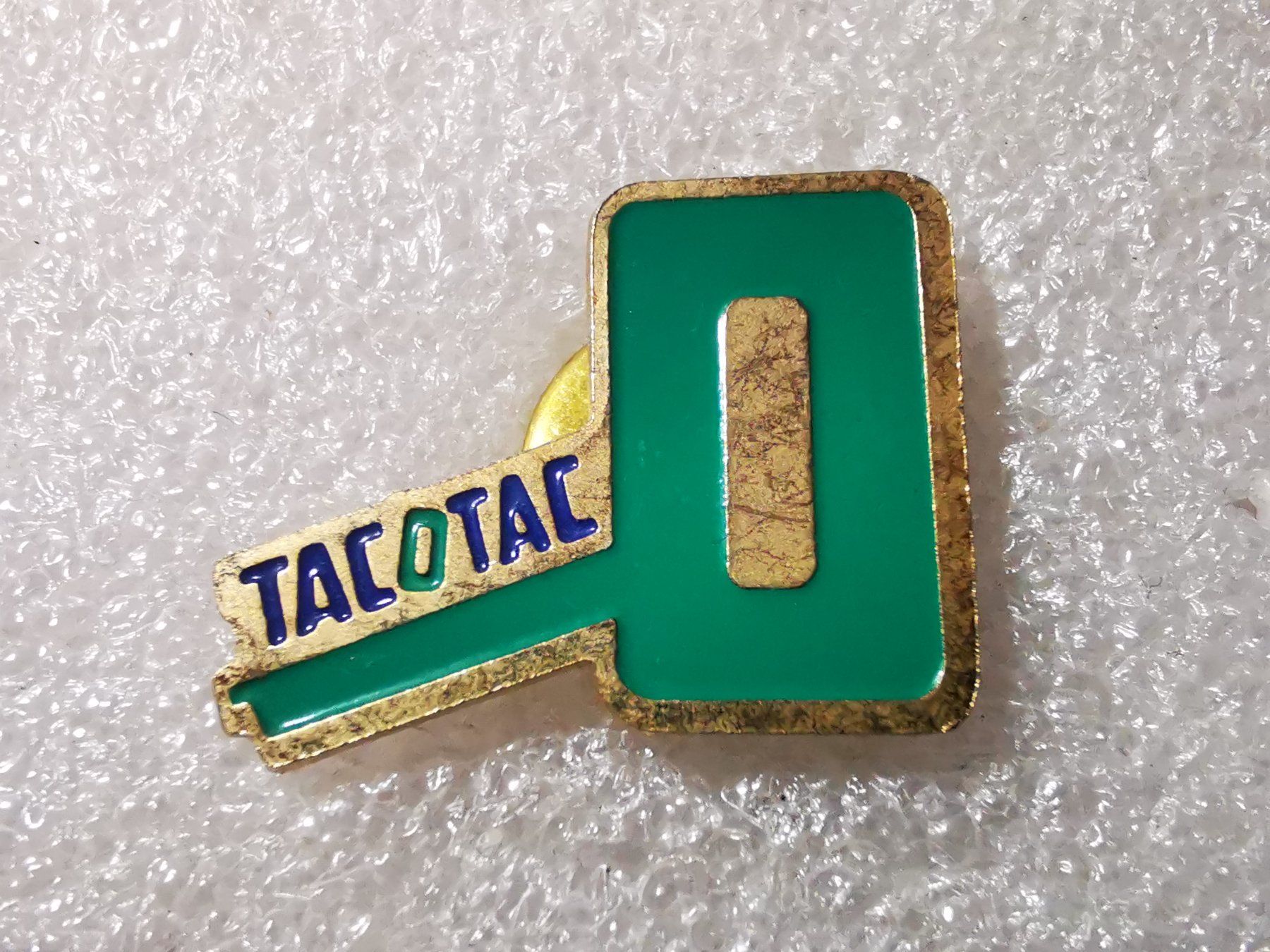 Plaketten & Abzeichen: Ansteckpin 10: Tac O Tac – Gebraucht aus Oppligen von Pin-Fall-Shop