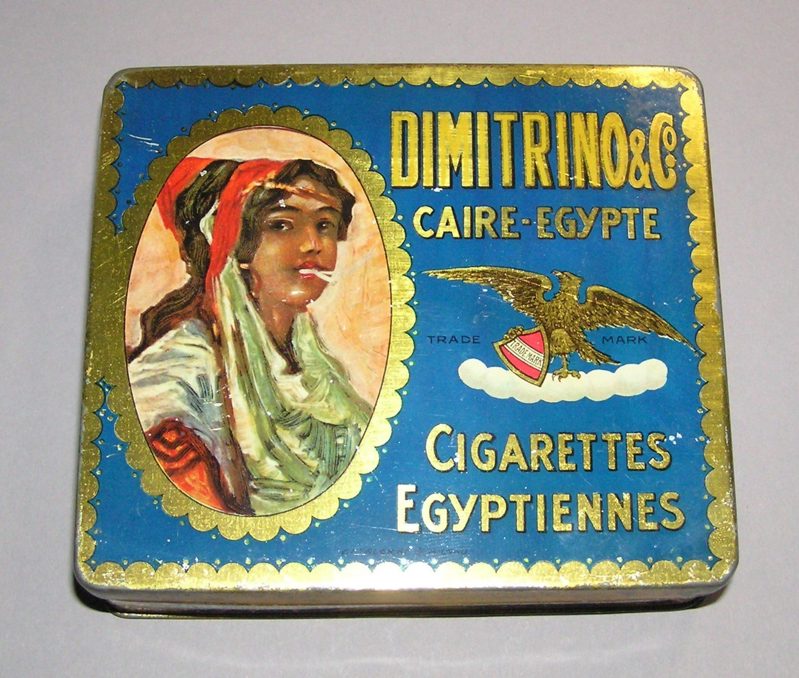 Sonstige Dekorationen & Accessoires: ALTE BLECHDOSE DOSE DIMITRINO CO. CIGARETTES EGYPTIENNES – Gebraucht aus Grenchen von