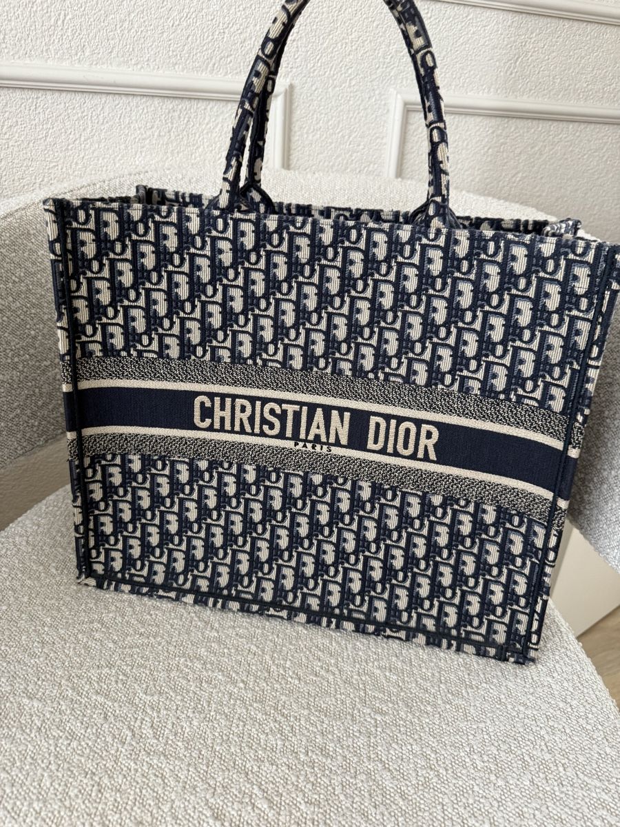 Borse da donna: Dior Book Tote Gross – Nuovo (secondo la descrizione) da Hausen AG venduto da SF3011