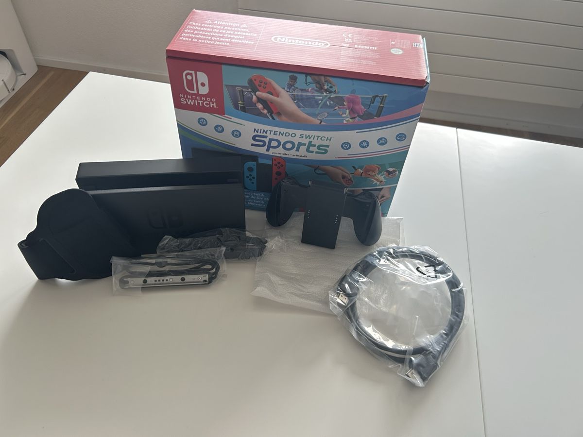 Nintendo Console: Nintendo Switch - Avec tous les accessoires! – Nuovo (secondo la descrizione) da Neuchâtel venduto da enr_87qy 2