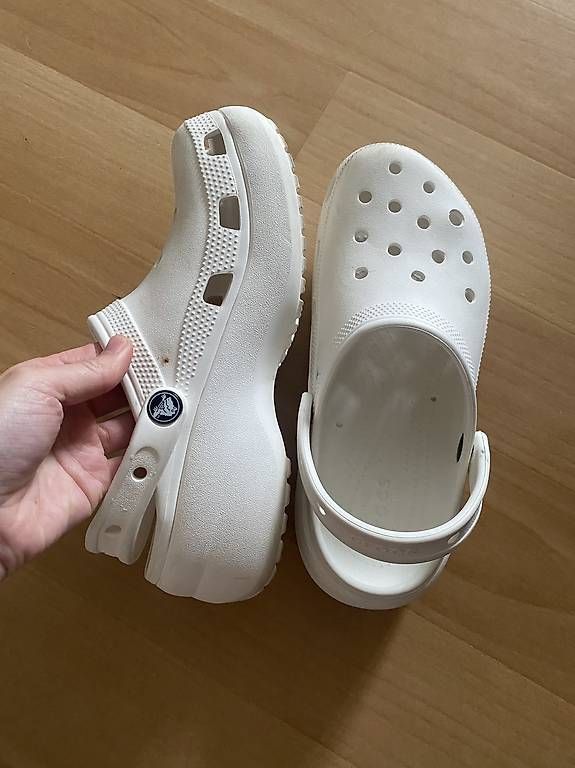 Crocs Scarpe da uomo: Crocs Classic Clogs White Platform – Usato da Bern venduto da n-dine 1