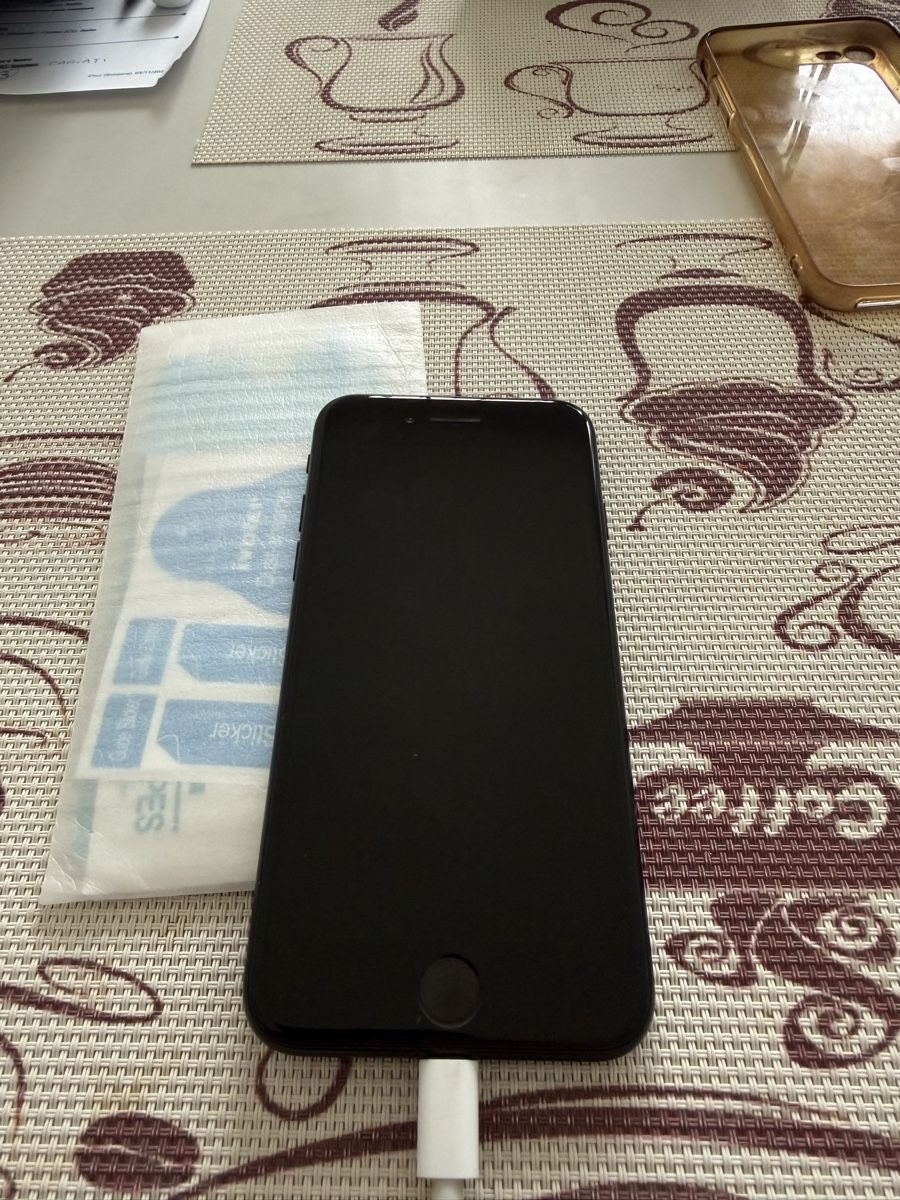 Apple Telefoni cellulari / Smartphones: Apple IPhone SE 2021 – Usato da Chur venduto da pau_vv7k 1