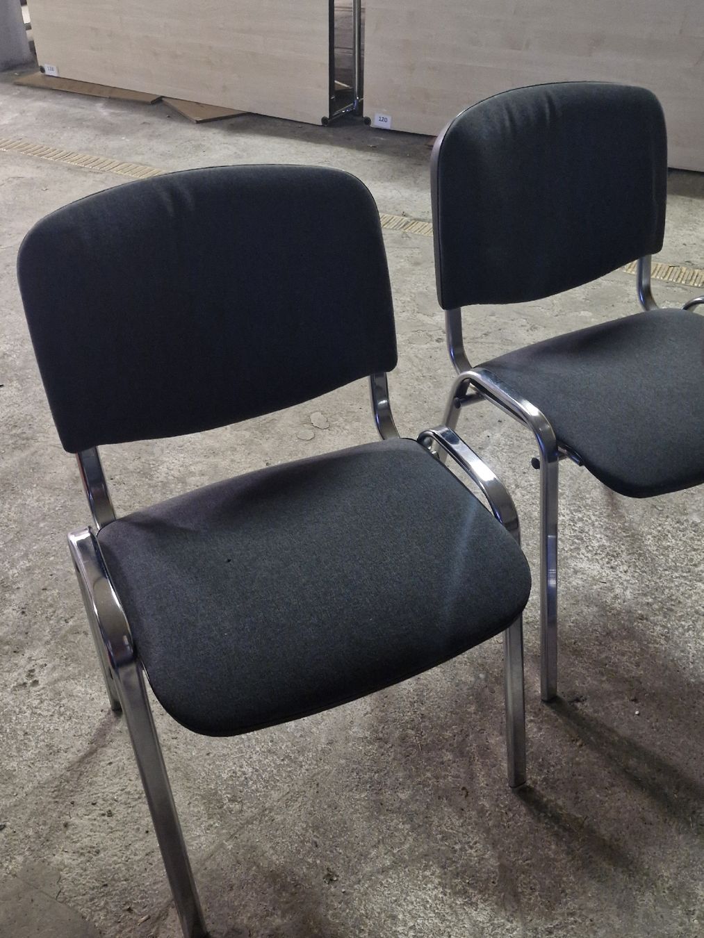Dietiker Tischset: 1x Dietiker Besprechungstisch mit 4 Stühlen – Gebraucht aus Zürich von Aisha8 2