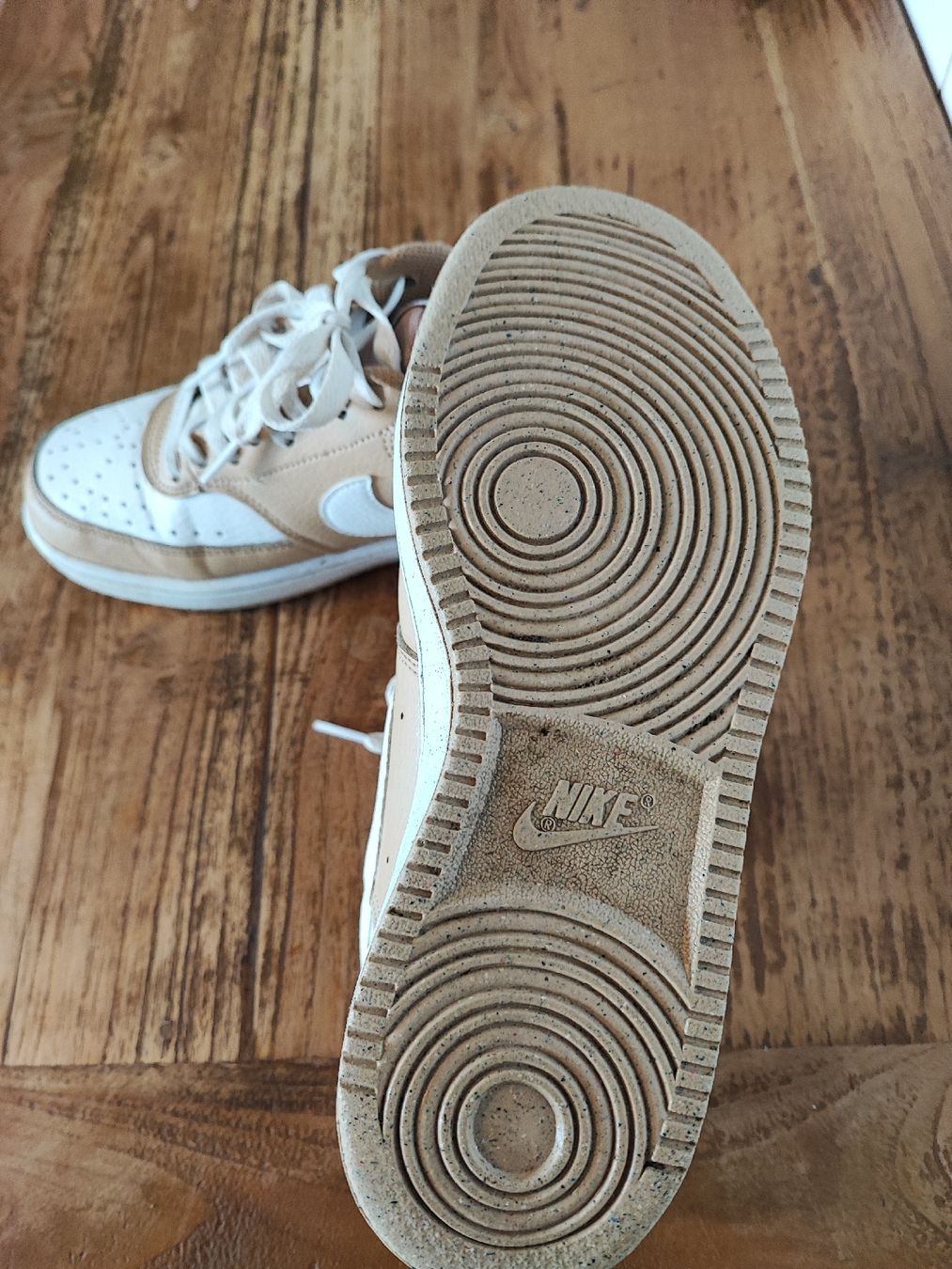 Nike Scarpe da donna: Nike Schuhe Beige/Weiss, Grösse 38 – Usato da Beinwil am See venduto da stephanielarsen 1
