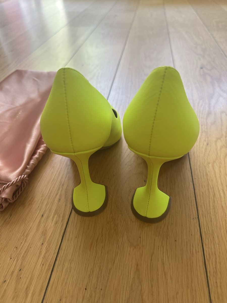 Amina Muaddi Scarpe da donna: Amina Muaddi Neon Yellow Heels, Size 38.5 – Nuovo (secondo la descrizione) da Geneve venduto da iri_dr5s 4