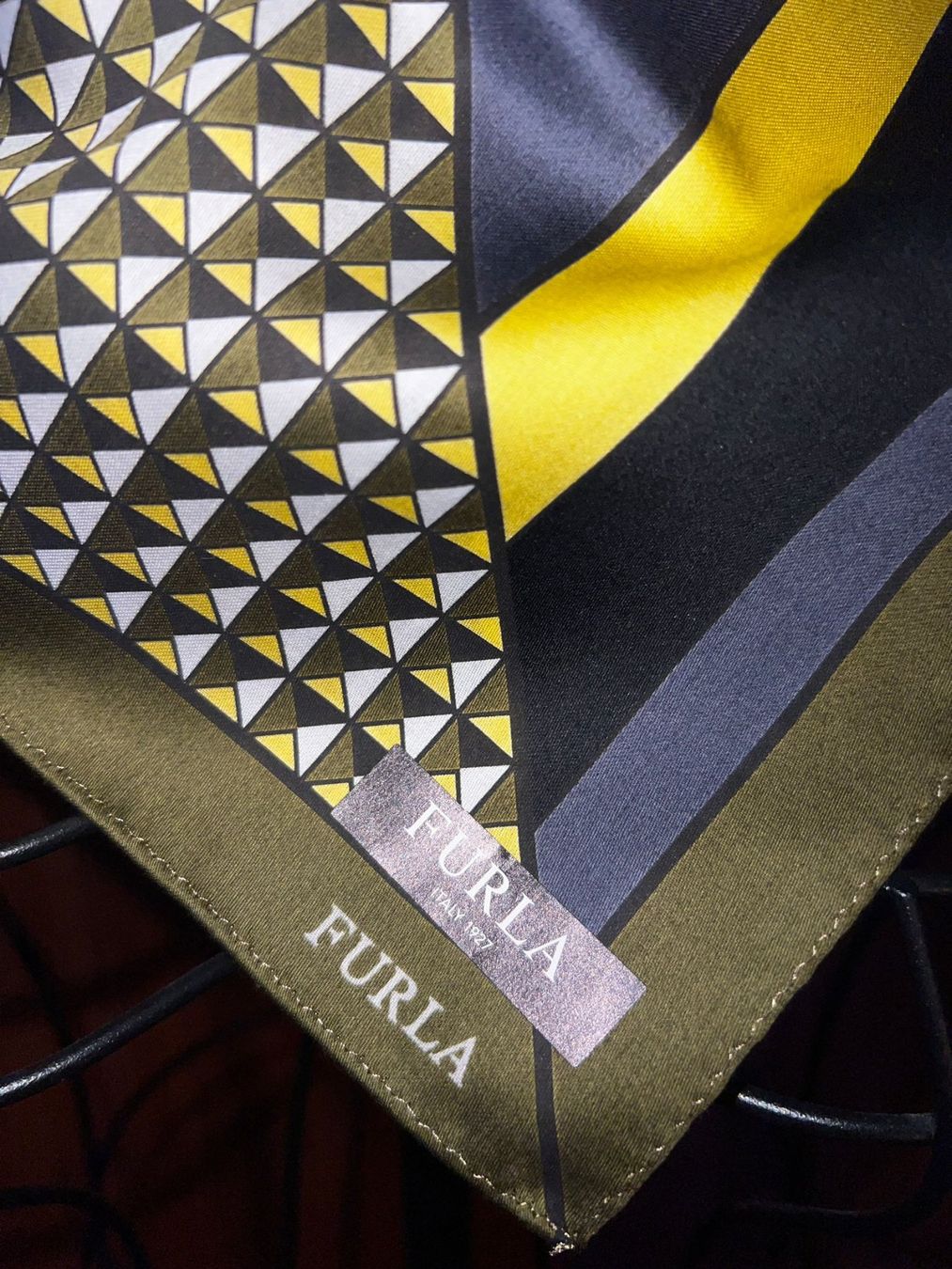 Furla Foulards, Tücher & Schals: Furla Tuch 50x50 Geometric Design – Neu (gemäss Beschreibung) aus Winterthur von Dejv 1