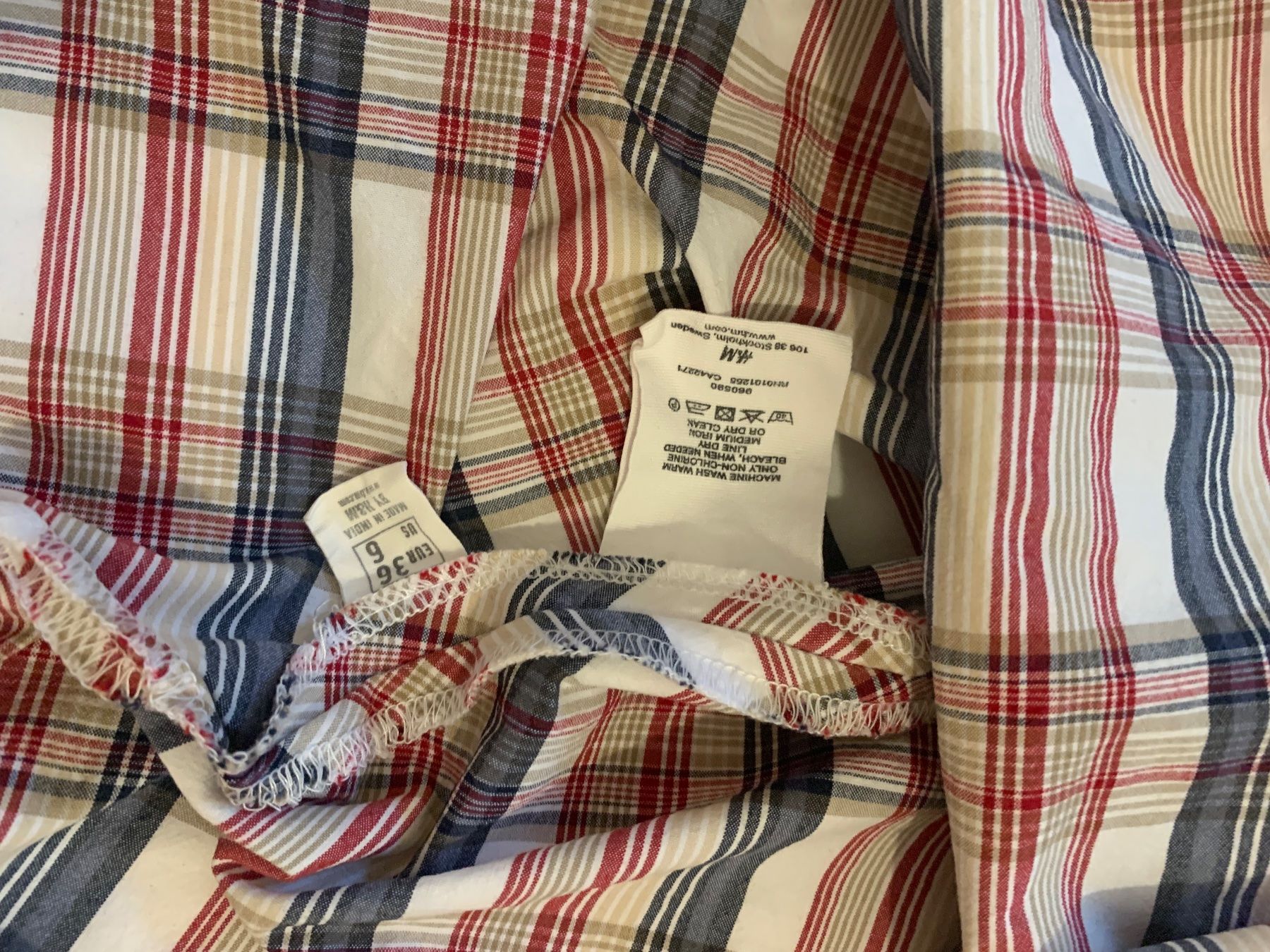 Vestiti: Sommerkleid mit V-Décolleté – Usato da Zürich venduto da p_q7q_nichtraucher 6
