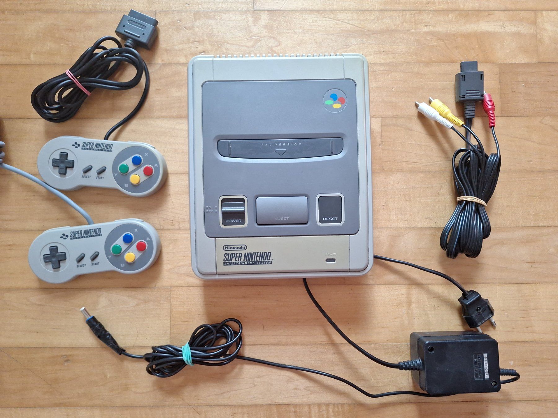 Nintendo Konsolen: SNES Konsole + 2 Controller – Gebraucht aus Altstätten SG von GGsGameshop