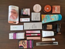 Sommer-Kosmetik-Lot: Primer, Make-up, Puder etc. Pinkbox