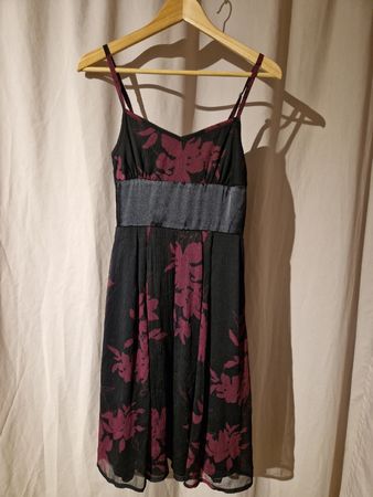 Sommerliches Kleid mit Blumenmuster, Grösse S
