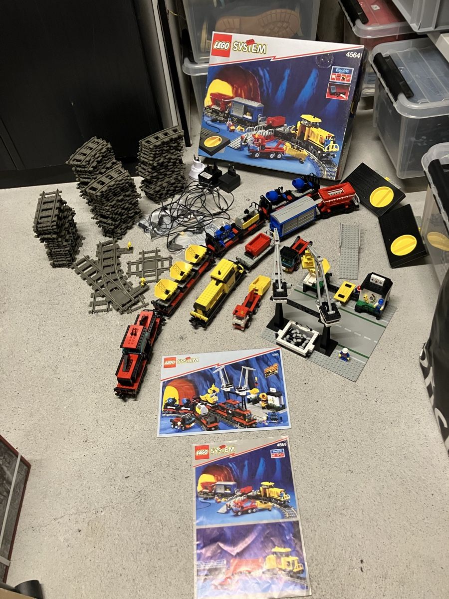 Lego Baukästen: Lego System 9V Eisenbahn Set 4565 & 4564 – Gebraucht aus Chur von GC190