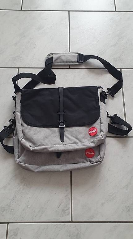 Borse: Coca Cola Herrentasche – Nuovo e nell'imballaggio originale da Sarnen venduto da monfur