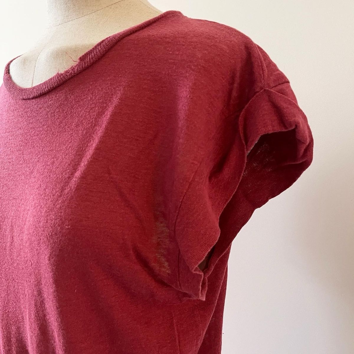 Iro T-shirt: IRO Distressed T-Shirt – Nuovo (secondo la descrizione) da Emmen venduto da Avviivva_Com2023 1