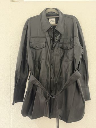 ZARA Overshirt Hemdjacke Schwarz Gr. XL – Lederoptik mit Gür