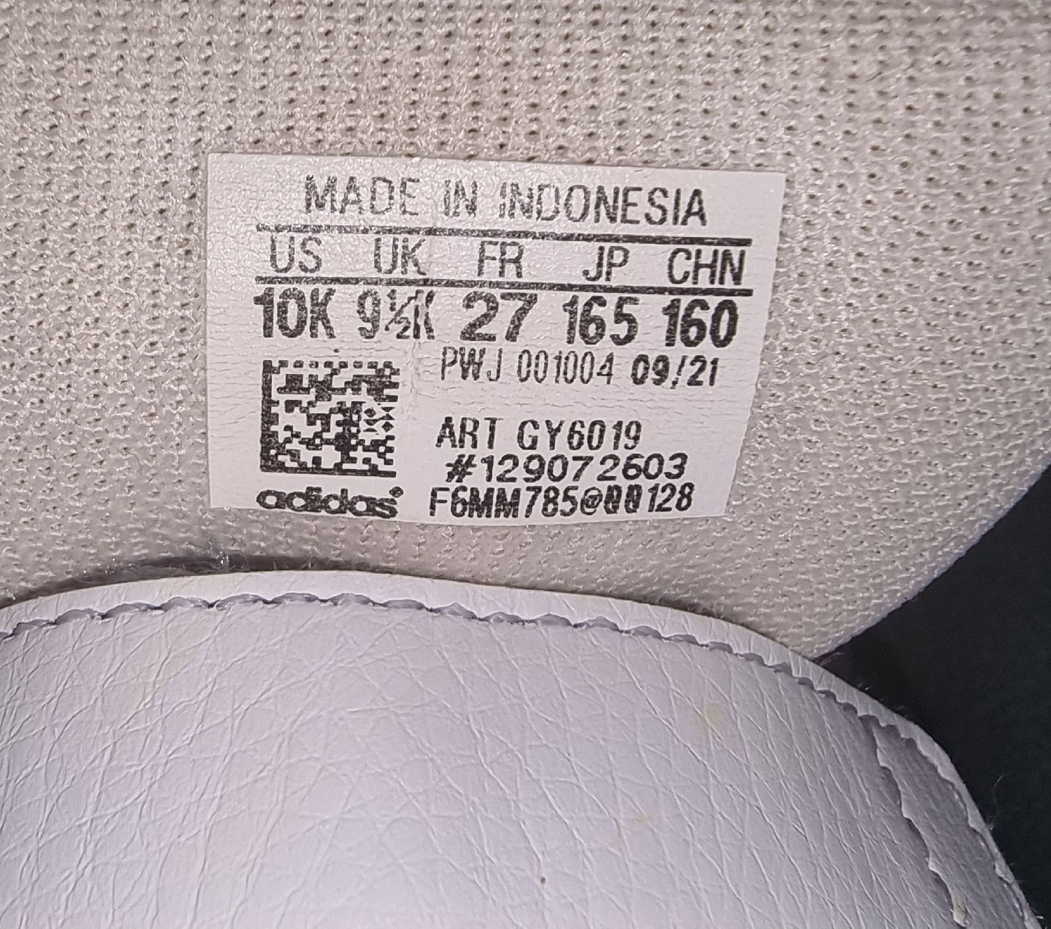 Adidas Chaussures garçon: Adidas Kinder Schuhe, Gr. 27 – D'occasion à Rifferswil par sandra0010 4