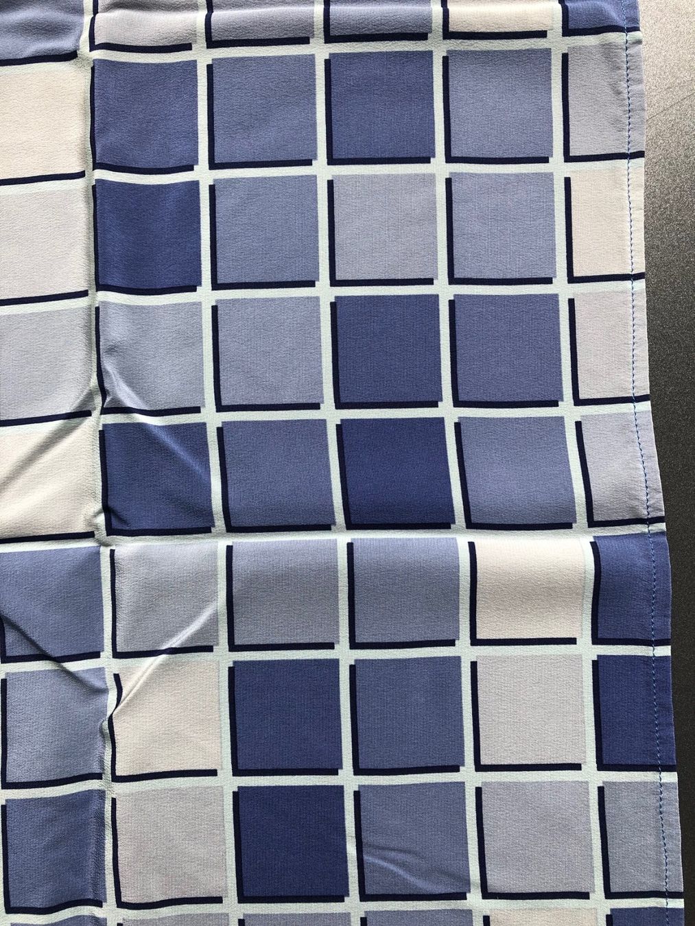 Foulards & écharpes: Seidenschal grau-hellblau – D'occasion à Winterthur par Barunggeli 3