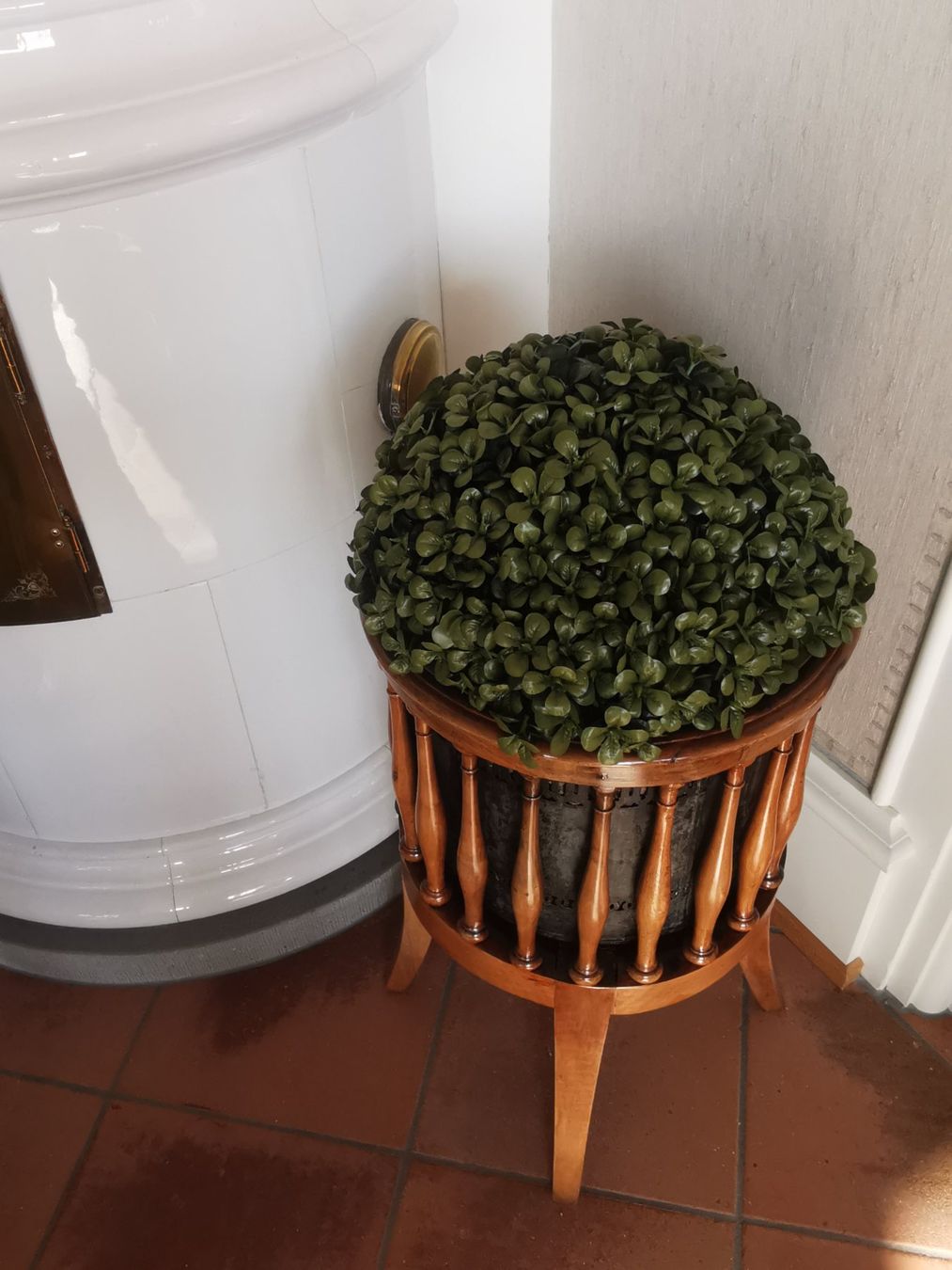 Altro per la casa: Antiker Cachepot-Ständer, Jardinière aus Holz – Usato da Dübendorf venduto da aschiduebendorf 1