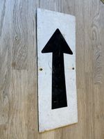 Wegweiser Pfeil Schild Metall beschriftet gebraucht