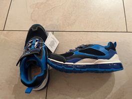 Geox Turnschuhe 34 mit Licht neu