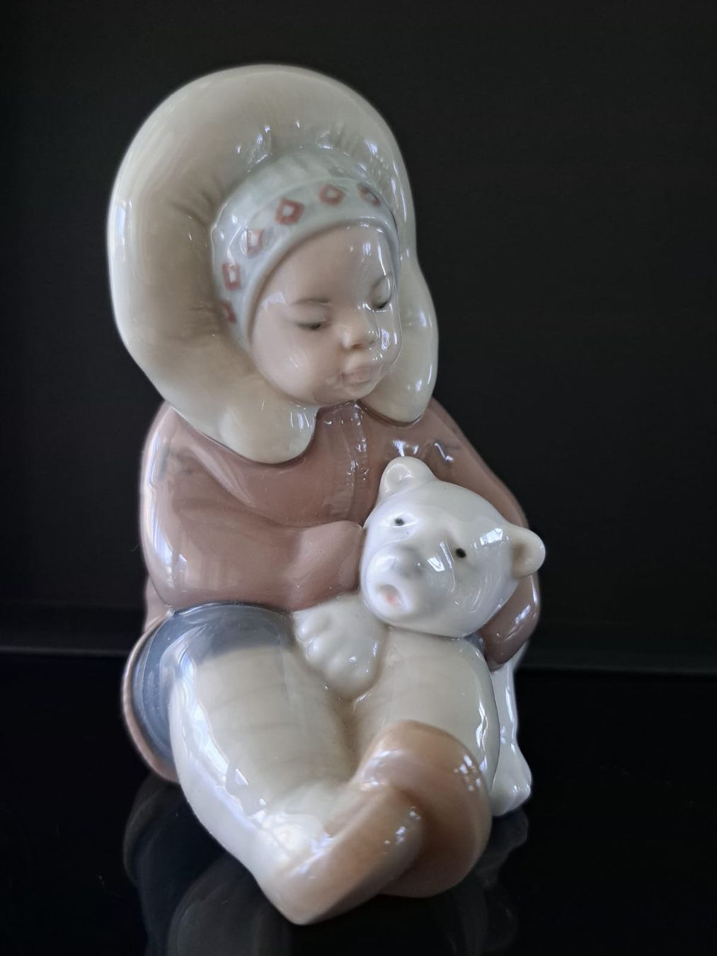 Lladro Statuette: LLADRO - Figur, Eskimo-Junge spielt mit Eisbären-Junges – Nuovo (secondo la descrizione) da Neuhausen am Rheinfall venduto da mariess