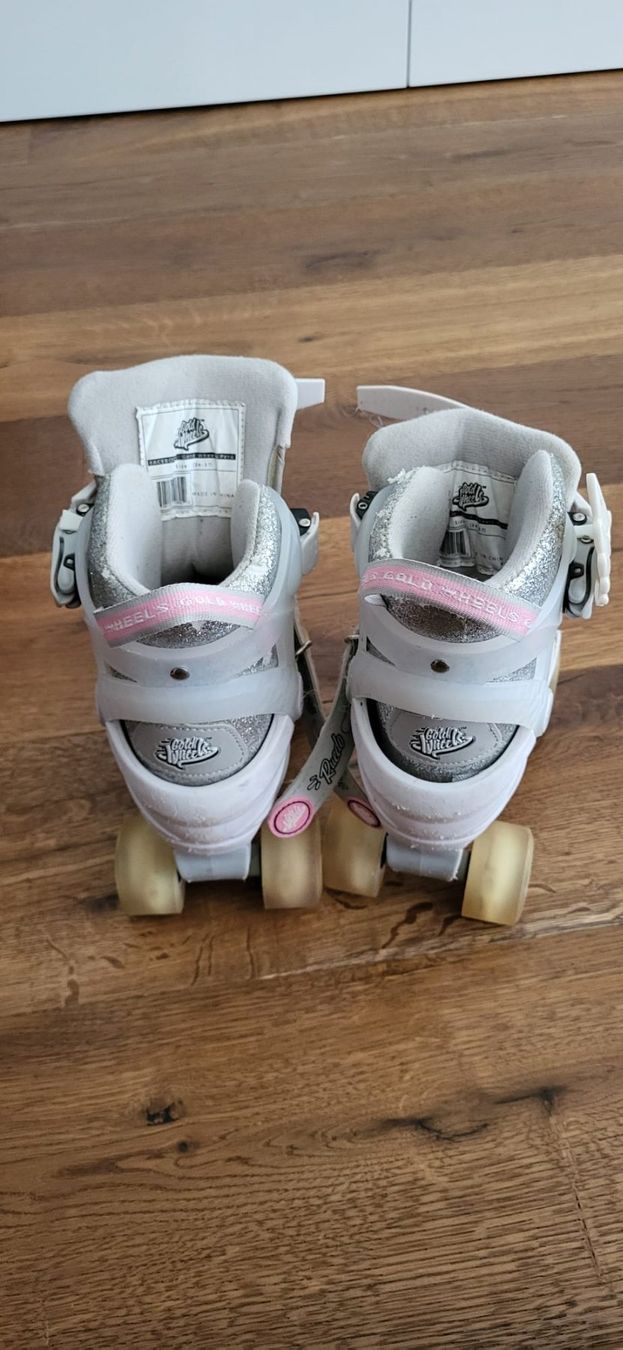 Pattini in linea & Pattini a rotelle: Rollschuhe mit 4 Rädern – Usato da Horgen venduto da Sonya2 4