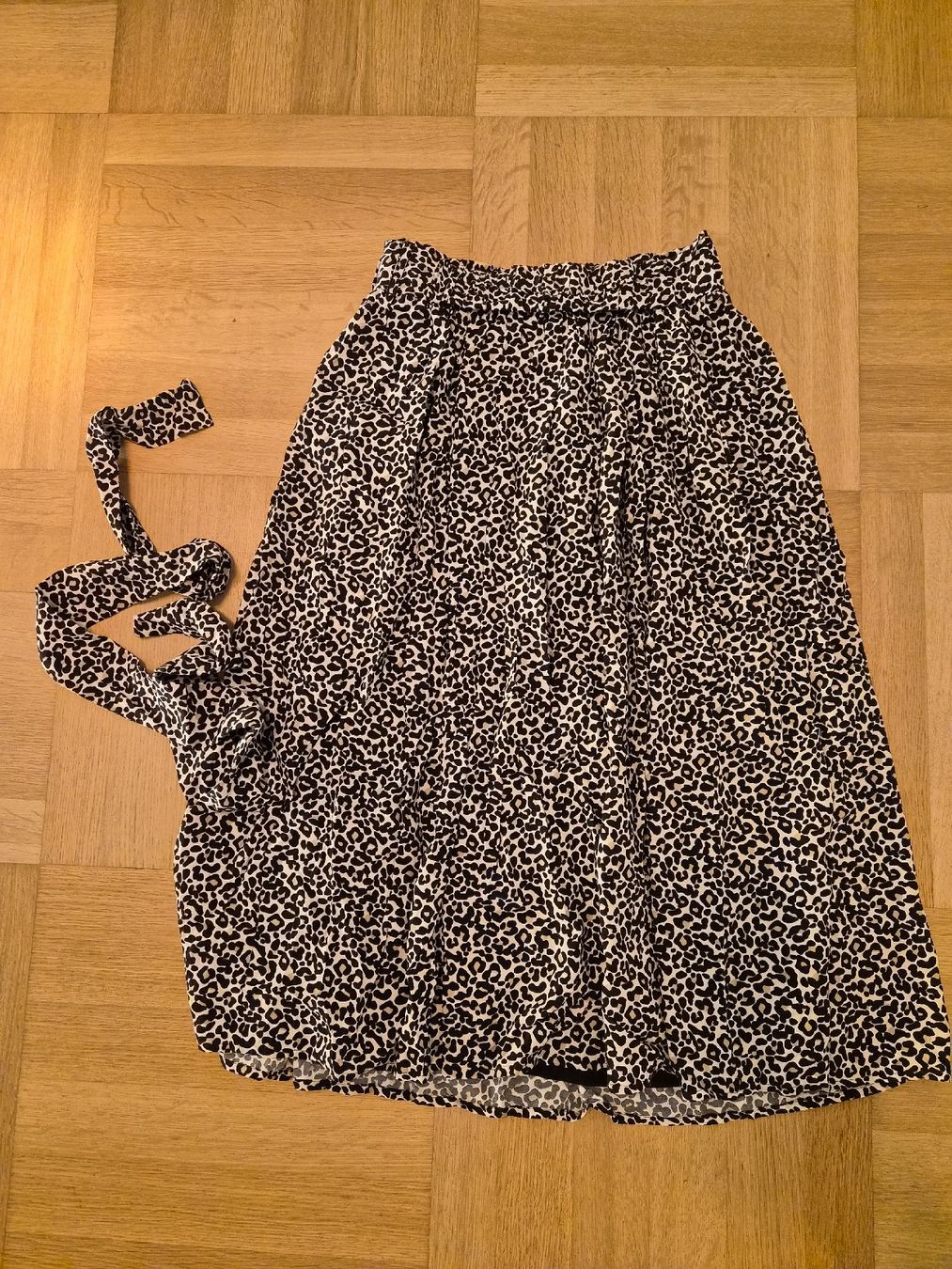 Sezane Gonne: Jupe longue imprimé léopard avec ceinture  – Nuovo (secondo la descrizione) da Genève venduto da stepher85