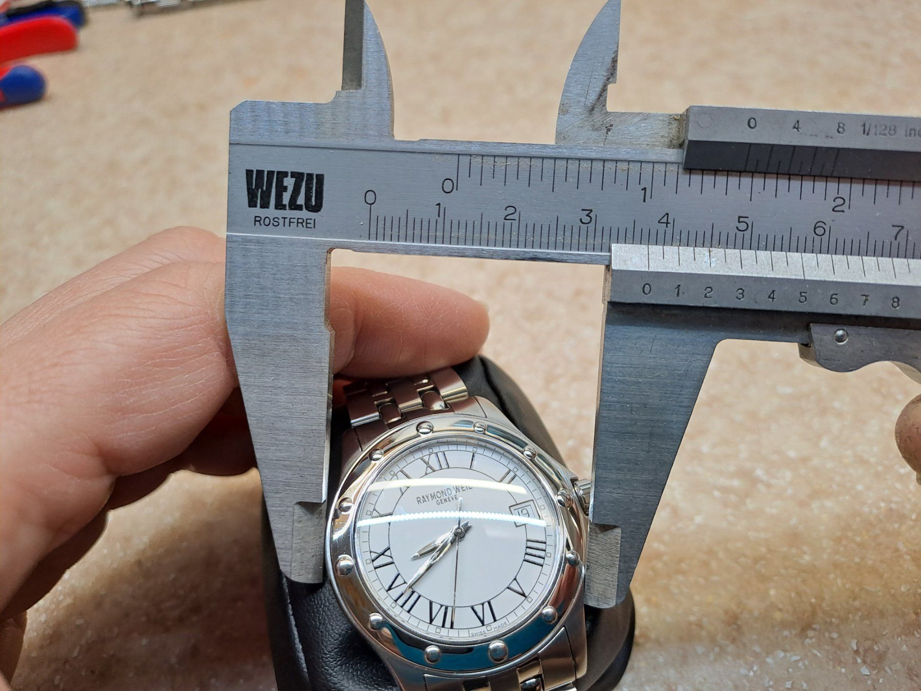 Raymond Weil Orologi: RAYMOND WEIL watch - Collection Tango Sapphire Crystal – Usato da Saubraz venduto da fanf 7