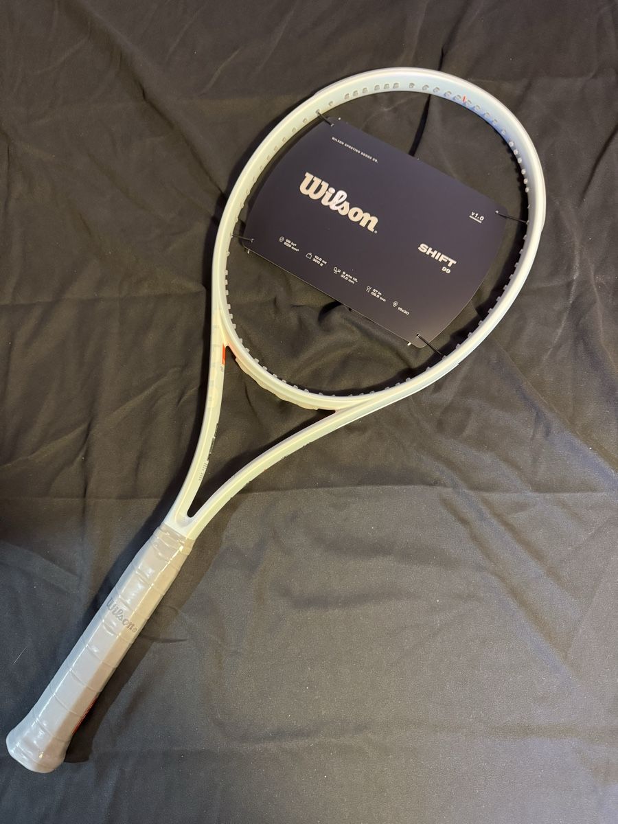 Wilson Racchette: Wilson SHIFT V1, 300g, Griffgrösse 3 – Nuovo e nell'imballaggio originale da Wettingen venduto da Chuljaa