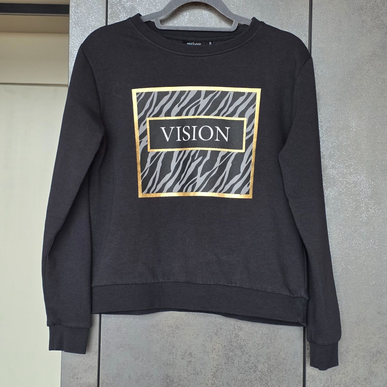Maglioni & Felpe: 🐸 PINE RIDGE PULLOVER S SCHWARZ MIT PRINT – Nuovo (secondo la descrizione) da Môtier (Vully) venduto da Frogs