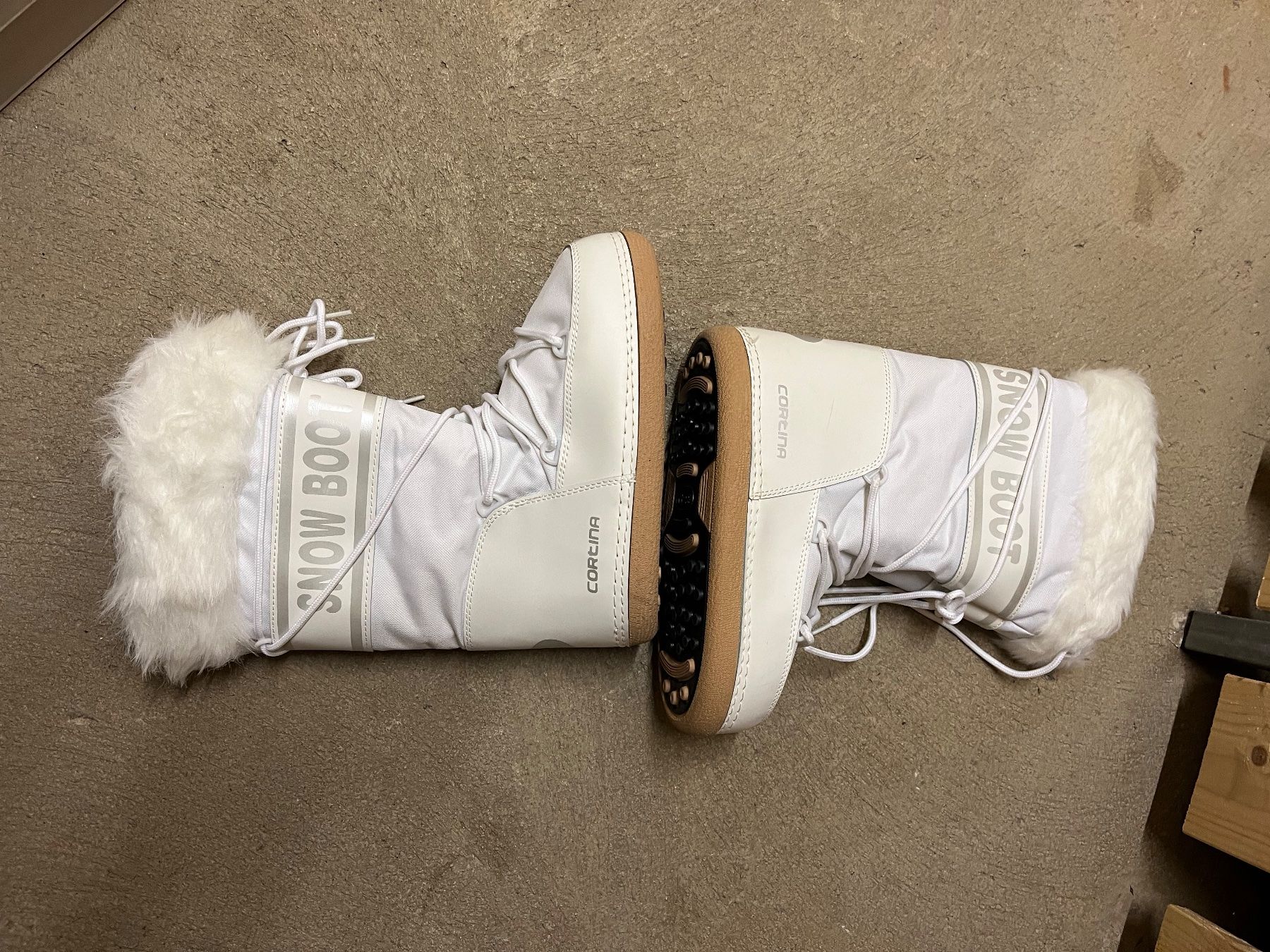 Moon Boot Scarpe da uomo: Snowboots, taille 38-40 – Nuovo (secondo la descrizione) da Genève venduto da Lalafanny66